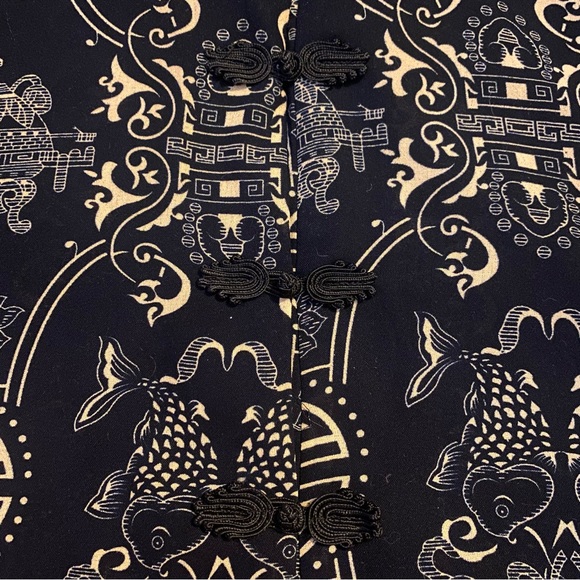 Vintage 90’s navy Asian print 3/4 sleeve blouse with frog ties down the front - Picture 6 of 9